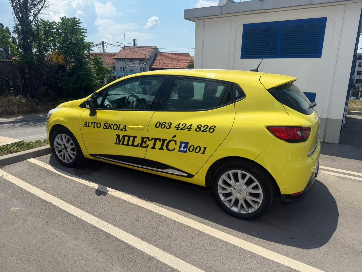 Školski automobil Auto škole Miletić — Renault Clio